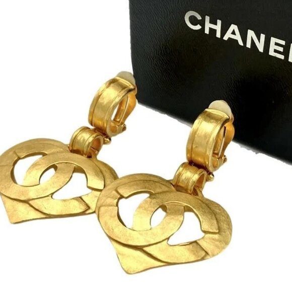 CHANEL CC Logos Heart Dangle Clip-On Earrings Gold Tone 95P Auth w/Box w1142 - Picture 5 of 13